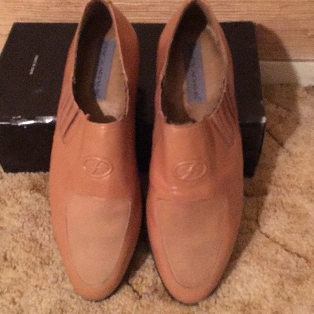 Men’s Stacy Adams tan leather slip on shoes 10 1/2